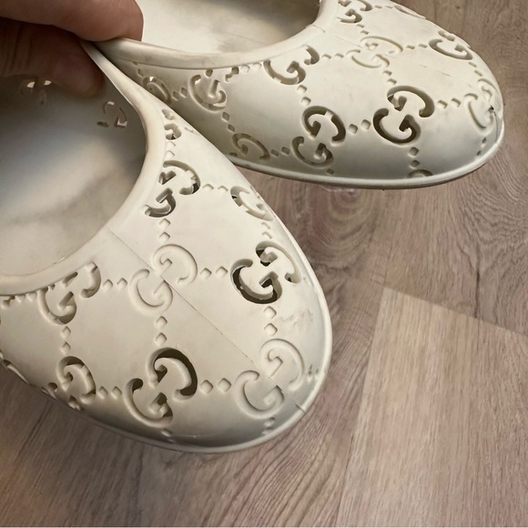 Gucci Rubber Flats with Logo Cutouts - Picture 3 of 7